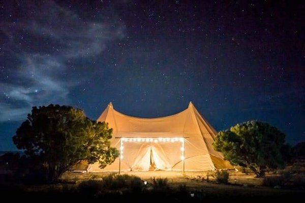 Où trouver un bon plan pour séjourner près d'un parc aquatique dans un camping 5 étoiles ?